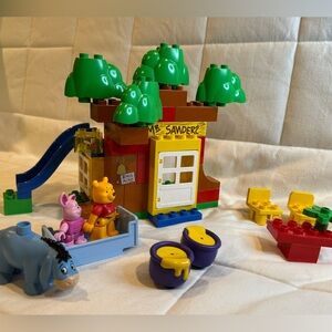 Lego Duplo Winnie the Pooh play set (2011), 5947